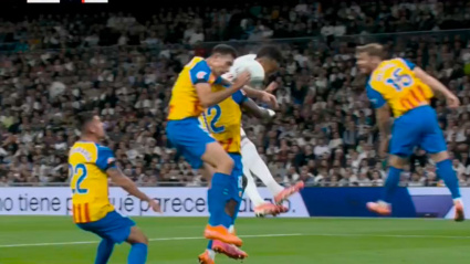 Penalti por mano de Tárrega en el Real Madrid-Valencia