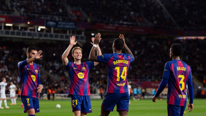 Los jugadores del Barcelona celebran un gol contra el Elche