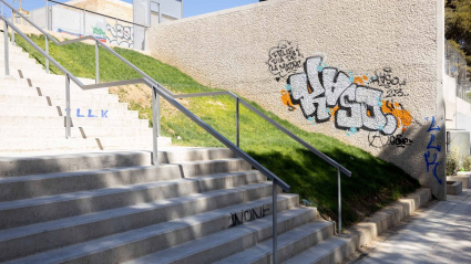 El Ayuntamiento limpia al día unos 90 grafitis y pintadas en las calles de Zaragoza.