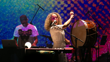 Actuación de Belem Tajes na final dos Premios Narf