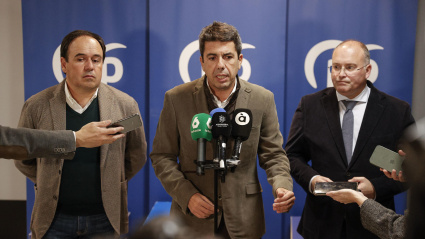 El PPCV en su junta directiva autonómica presidida por Carlos Mazón (centro), junto a Miguel Tellado (dcha), y el secretario general del PPCV, Juanfran Pérez Llorca