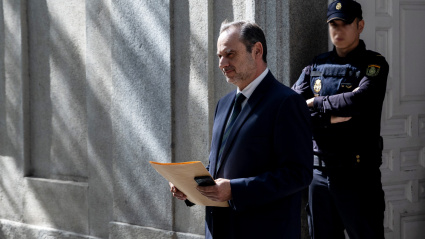 (Foto de ARCHIVO)El exministro de Transportes José Luis Ábalos a su salida del Tribunal Supremo, a 15 de octubre de 2025, en Madrid (España). Ábalos está citado a raíz de la información recabada en el último informe de la Unidad Central Operativa (UCO) de la Guardia Civil sobre su situación patrimonial. Además, se rechazó la renuncia del exministro a su defensa legal, por su obligación de acudir acompañado, y se revisan las medidas cautelares.Eduardo Parra / Europa Press15 OCTUBRE 2025;PIXELADA15/10/2025