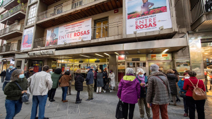 Fachada del Cine Madrigal, en el corazón de Granada