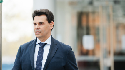 Archivo - La pareja de la presidenta de la Comunidad de Madrid, Alberto González Amador, sale de los Juzgados de Plaza de Castilla tras declarar, a 10 de abril de 2025, en Madrid (España).