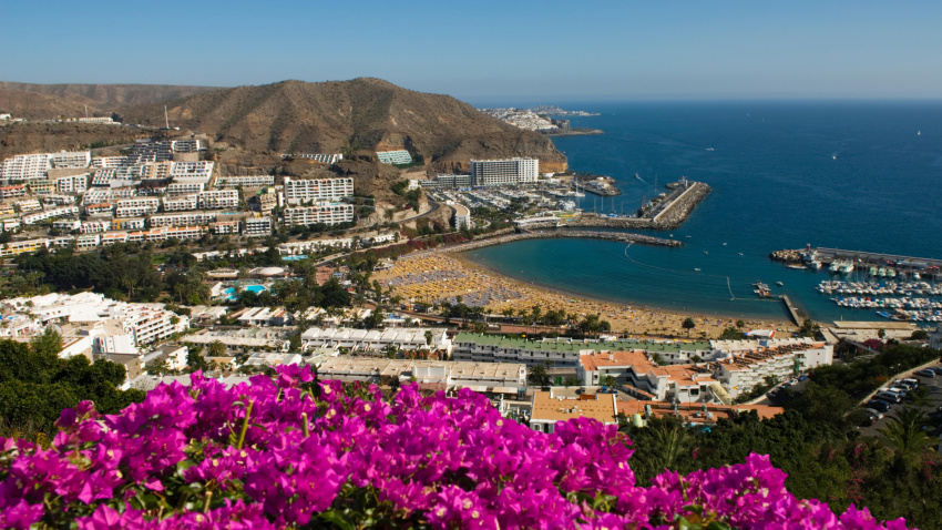 Vista del complejo turístico de Puerto Rico en la isla de Gran Canaria