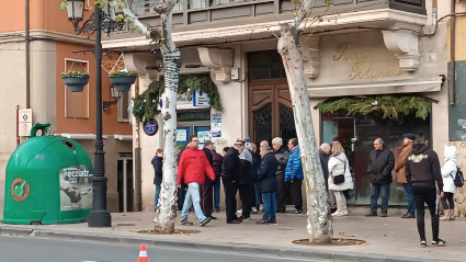 Colas en la administración nº6 de Logroño