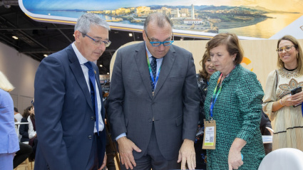 El consejero Arturo Bernal visita el estand de la Costa del Sol