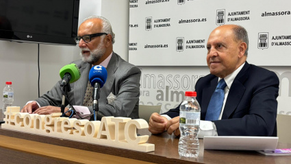 Presidente de la Asociación de Técnicos Cerámicos, Juan José Montoro y el economista José María O´Kean