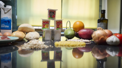 (Foto de ARCHIVO)Varios productos, a 20 de julio de 2024, en Madrid (España). La cesta de la compra está registrando las primeras bajadas de precio desde el 2022, con una quincena de alimentos básicos que han entrado en deflación y que son más baratos que un año atrás. Desde que arrancó la espiral inflacionista hace ya más de dos años, el encarecimiento de todos los productos alimenticios analizados por el INE ha sido constante, con alzas interanuales que han llegado hasta el 16,6% en el conjunto de la cesta de la compra.Jesús Hellín / Europa Press20 JULIO 2024;CESTA DE LA COMPRA;PRODUCTOS;ALIMENTOS;INE;CESTA;COMPRA;ALIMENTOS BÁSICOS;20/7/2024