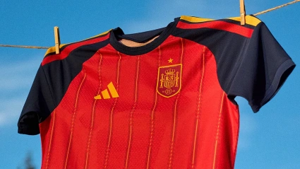 España ha presentado su camiseta para el Mundial 2026, que estrenará en el partido ante Turquía.