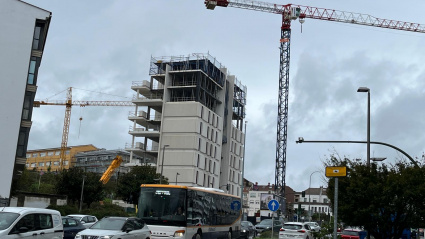 Construcción del edificio de pisos y dúplex de lujo en Romero Donallo