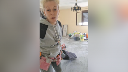 Cristina Moya, albañil, en un vídeo de TikTok