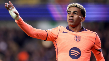 Lamine Yamal del Barcelona celebra tras marcar el segundo gol de su equipo durante el partido de la fase de grupos de la Liga de Campeones de la UEFA entre el Club Brujas KV y el FC Barcelona, ​​en Brujas.