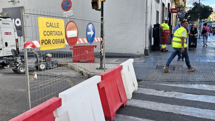 Corte de tráfico por las obras del metro en calle Santa Elena