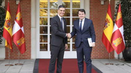 Los presidentes del Gobierno, Pedro Sánchez, y la Junta de Castilla y León, Alfonso Fernández Mañueco, en la última reunión en La Moncloa.