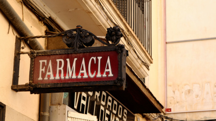 Imagen de recurso del cartel de una farmacia antigua en Palma de Mallorca