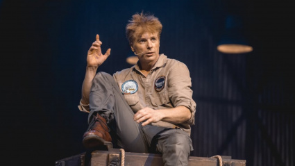 El Mago Yunke actuando durante su último espectáculo, Hangar 52