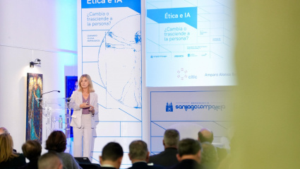 Amparo Alonso durante su ponencia sobre Estrategia Española en IA