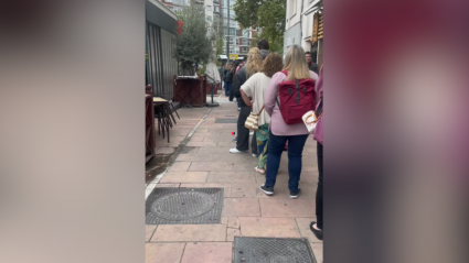 La cola para coger el bus en Madrid