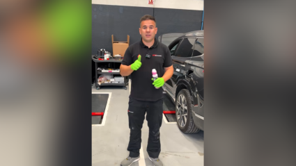 Ángel Gaitán, mecánico, en el vídeo