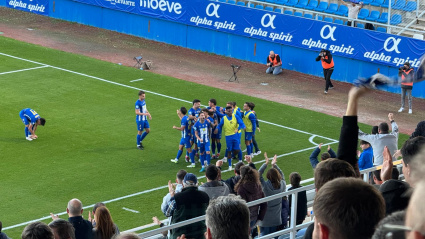 Celebración del CF Lorca Deportiva del gol anotado por Acevedo
