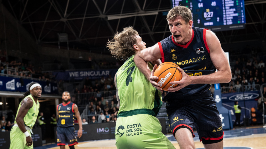 Pustovyi supera a Balcerowski