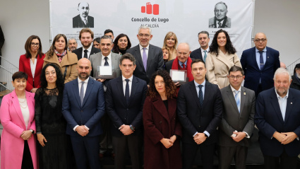 Foto de grupo con motivo del homenaje a Alonso Montero y Rafael de Vega