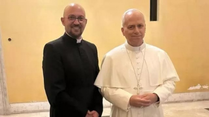 El sacerdote Sergio Galán con el papa León XIV