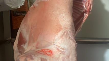 Pieza de cordero preparada en carnicería