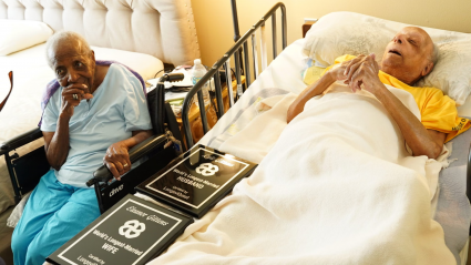 Eleanor y Lyle Gittens, la pareja con el matrimonio más largo del mundo, en Miami en noviembre de 2025