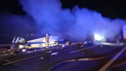 Hasta el lugar del accidente se han desplazado 13 dotaciones de los Bombers de la Generalitat