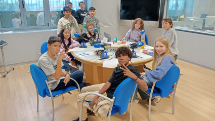 Estudiantes del IES Alfonso II, en los estudios de COPE Oviedo