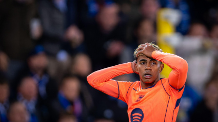 Lamine Yamal del FC Barcelona reacciona durante el partido de la cuarta jornada de la fase de grupos de la UEFA Champions League 2025/26 entre el Club Brugge KV y el FC Barcelona en el Jan Breydelstadion.