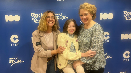 Clara y su madre Beatríz visitaron COPE Zaragoza para visibilizar el síndrome de Bain