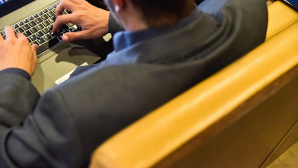 Imagen de recurso de un hombre trabajando