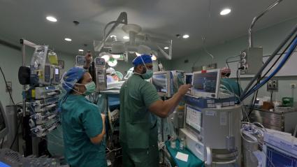 (Foto de ARCHIVO)La Unidad de Hemodinámica del Hospital Universitario Virgen del Rocío de SevillaREMITIDA / HANDOUT por JUNTA DE ANDALUCÍAFotografía remitida a medios de comunicación exclusivamente para ilustrar la noticia a la que hace referencia la imagen, y citando la procedencia de la imagen en la firma16/10/2012