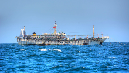 Buques pesqueros chinos que operan en el estrecho de Drake