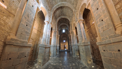 Con el tiempo, aquel pequeño refugio se convirtió en uno de los centros monásticos más poderosos del norte de Cataluña