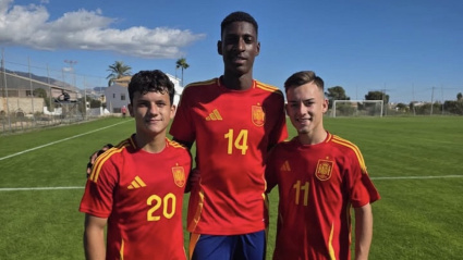 Alfonso Calderón, Yulian Mosquera y Ricar Pérez con la Sub-15