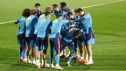 Los jugadores de la selección española participan en un entrenamiento en Las Rozas