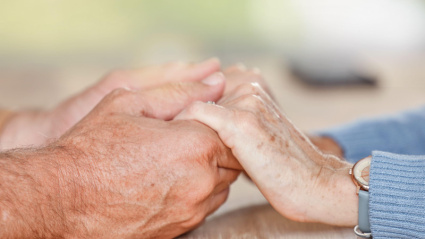 Un estudio de la Universidad de Alicante revela que los problemas de salud aumentan un 19% la probabilidad de divorcio en parejas mayores de 50 años