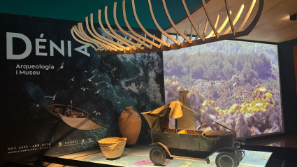 Vista del montaje museográfico diseñado por Ángel Rocamora, que guía al visitante por la evolución histórica de Dénia desde la Prehistoria hasta el siglo XX
