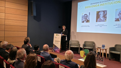 La alcaldesa de Avilés, Mariví Monteserín, participó en la apertura de la Jornada