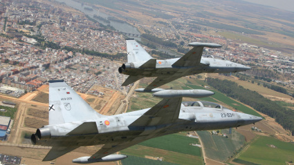 Aviones F-5 de la base de Talavera
