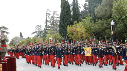 Los cadetes de la Academia zaragozana ante desfilado ante el Rey Felipe VI.