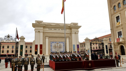El Rey Felipe VI junto al resto de autoridades que le han acompañado en su visita.