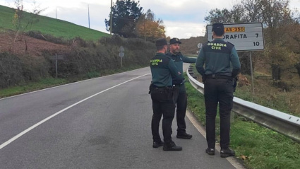 Agentes de la Guardia Civil durante la búsqueda de Tomasín