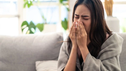 Cómo diferenciar la gripe, el COVID y el resfriado: la guía de una experta para no equivocarte