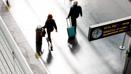 Viajeros en la Estación de Madrid - Puerta de Atocha - Almudena Grandes