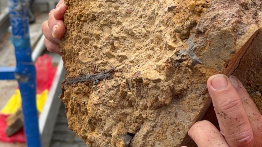 Pedrusco recogido en la preparación de la rehabilitación de San Pedro, en Gijón